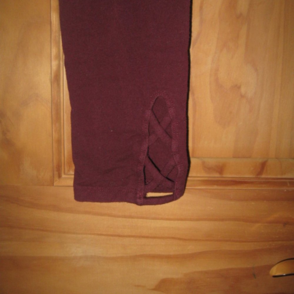 5/$30 Girls Old Navy Burgundy Leggings - Picture 3 of 3